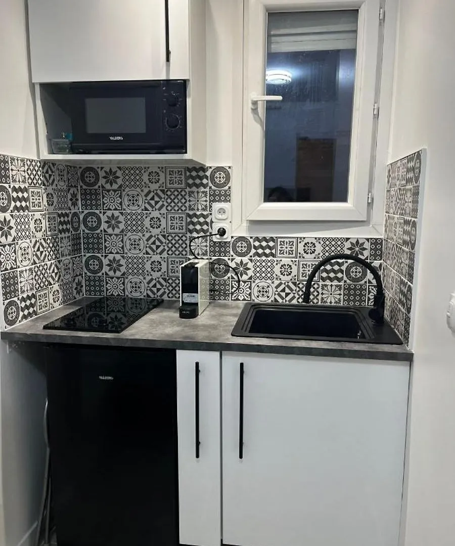 Studette Cosy Ideal Pour Un Sejour Parisien Metro Duroc 0*, Paris France